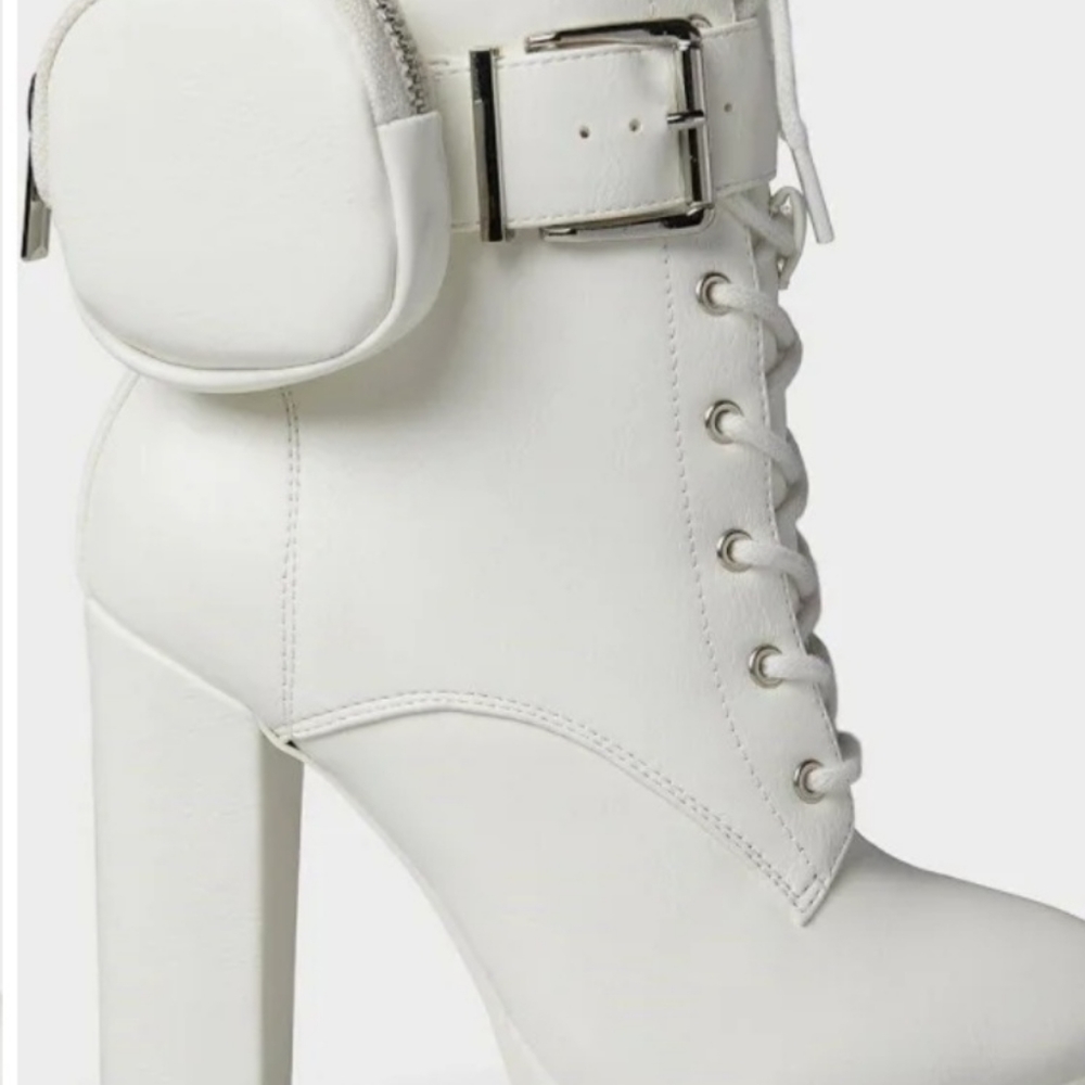 Women's White Boots, Lace up, lug soles with pouch. Shoe Dazzle. Size 7.5. - Picture 14 of 14